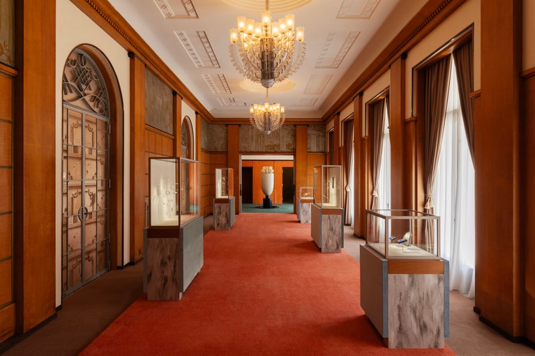 会場風景　東京都庭園美術館　本館　大客室 ©Van Cleef & Arpels