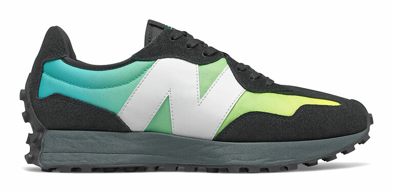 ユニセックスモデルにグラデーションカラーが初登場。327 UNISEX SUMMER JADE 10,900円。