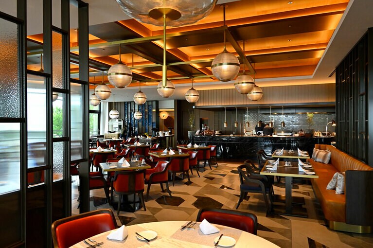 オールデイダイニング「ブラッスリー・デュ・ケ」。