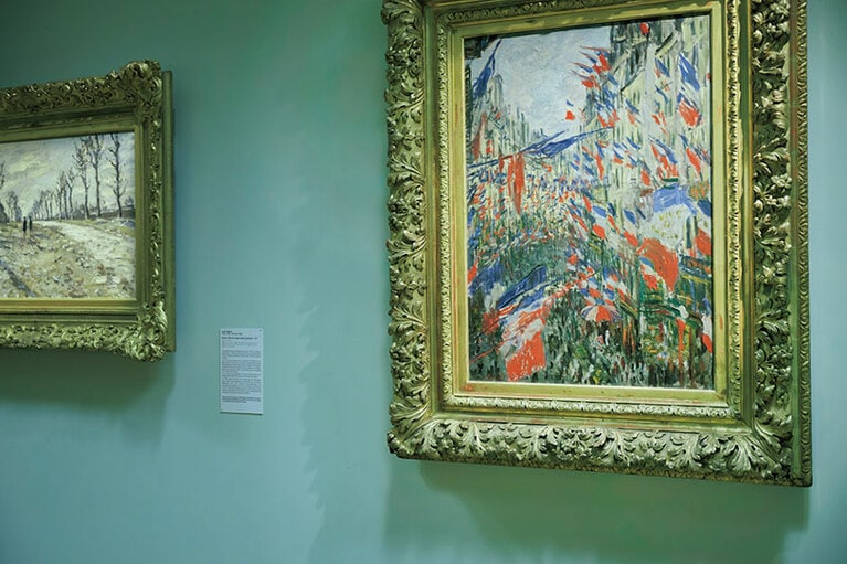 《サン＝ドニ通り1878年6月30日の祝日》1878年（38歳）モネのパリ時代の最後期、万博の祝祭に湧き返る市内の様子を描いた1枚もルーアン美術館にある。