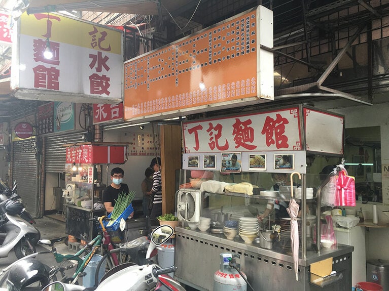 昼時には行列が出来るほど人気。