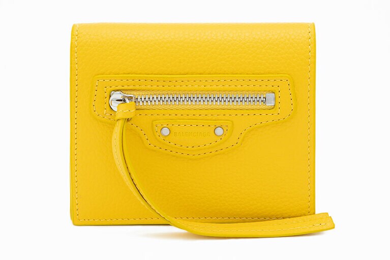 NEO CLASSIC FLAP COIN ＆ CARD HOLDER(W10xH9xD2.5cm) 38,000円。