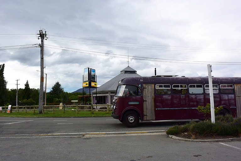 途中で休憩に立ち寄ったオマラマという町。雲行きが怪しいです。