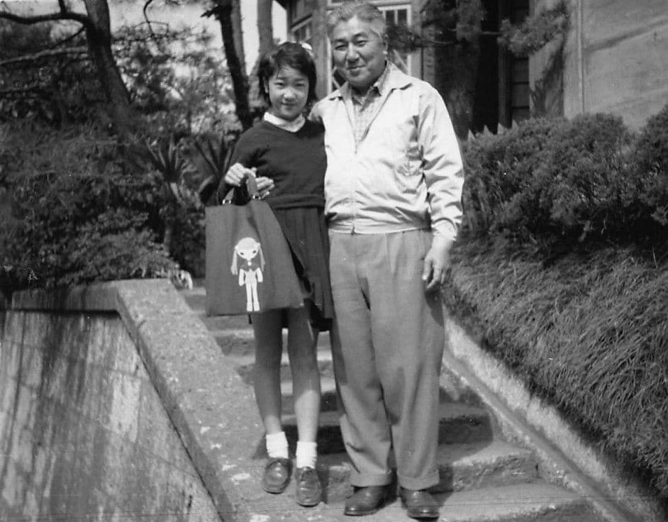 父・久さん（右）と小学4年生の良子さん