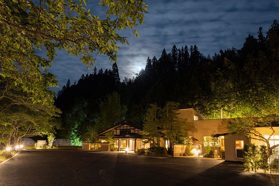 宿の外観。宿は「天空の楽園 日本一の星空ナイトツアー」オフィシャルホテル。