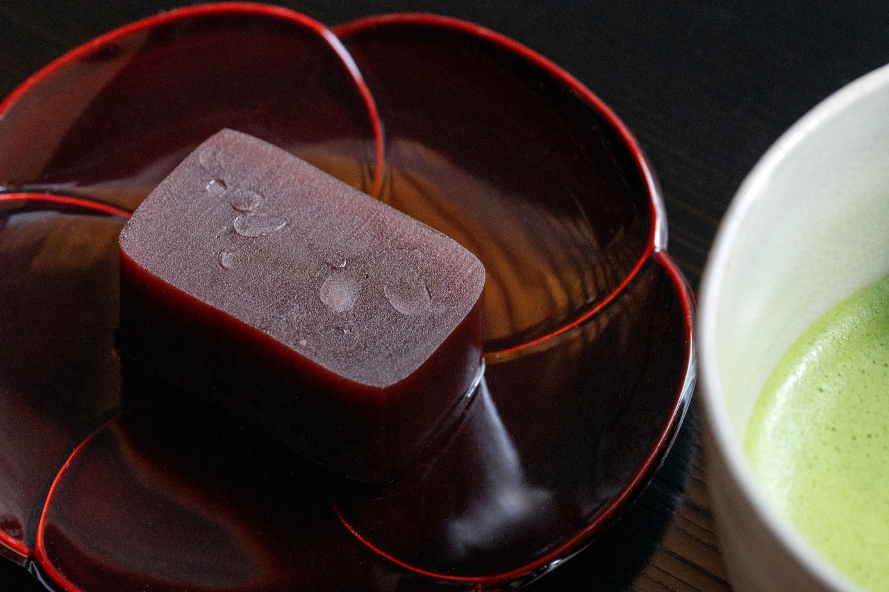 小倉羊羹「夜の梅」。