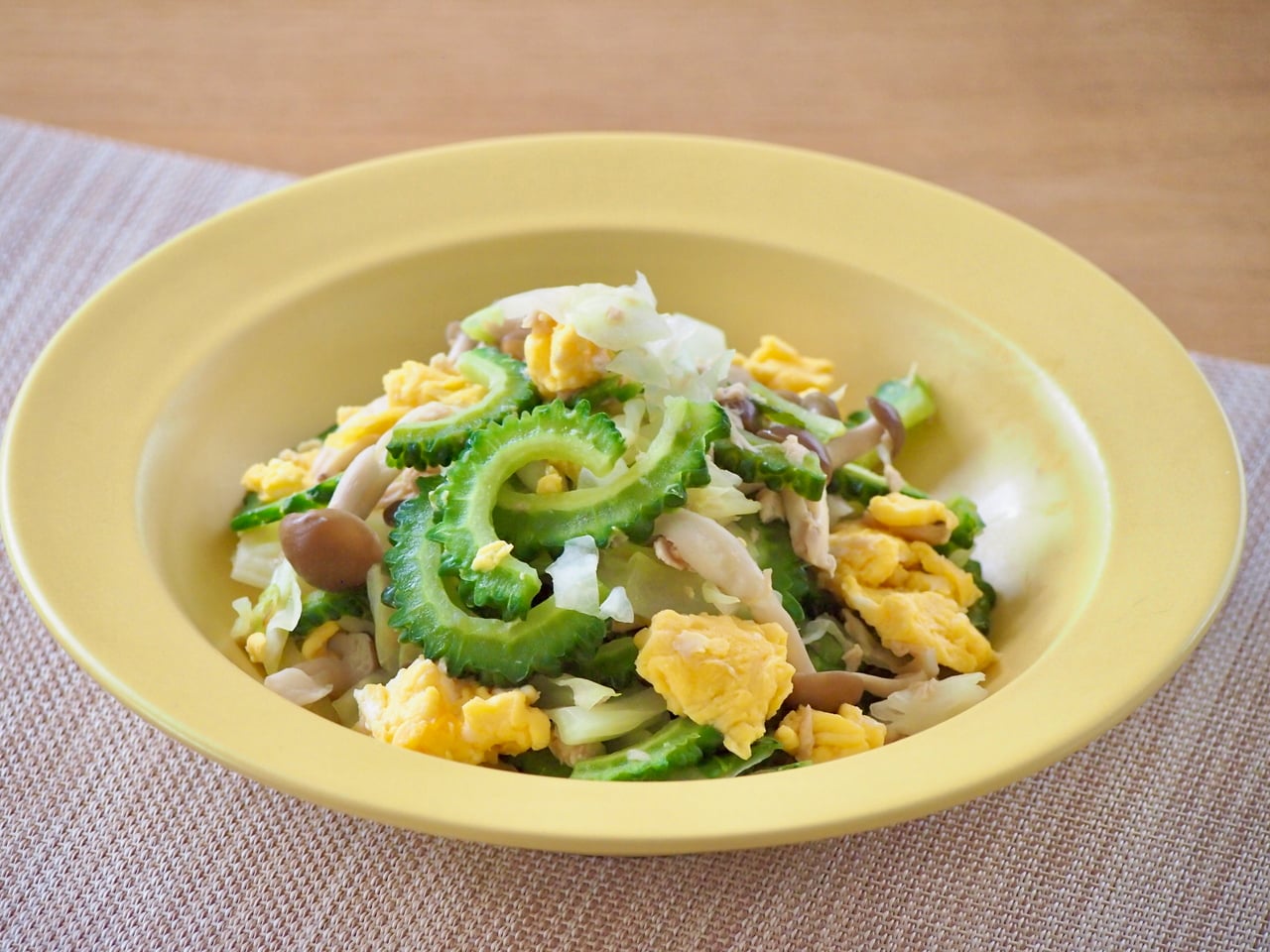 体内の熱を冷ますゴーヤとツナの炒め物。