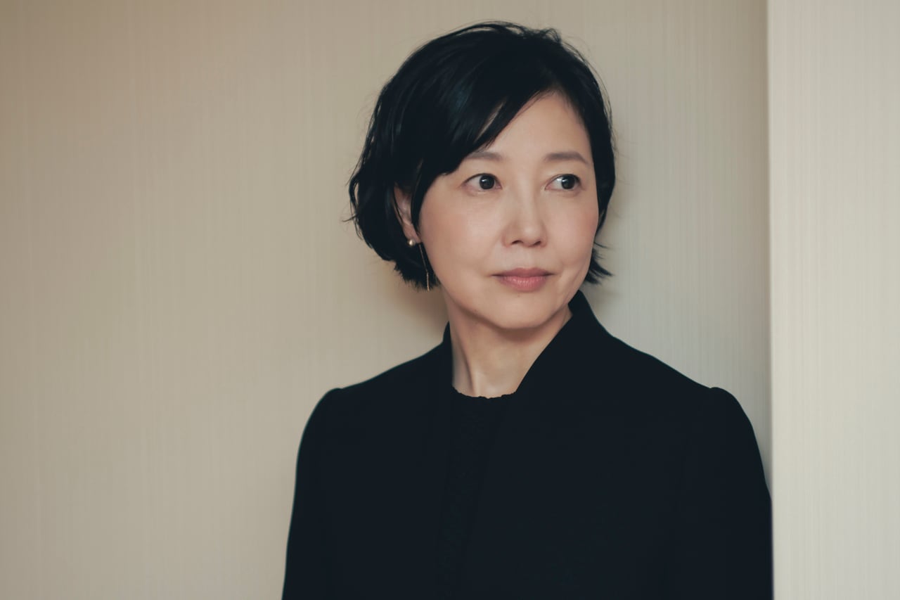 西川美和監督。（ピアス）右耳 88,000円、左耳 115,500円／共に Shihara（Shihara Tokyo）03-6427-5503