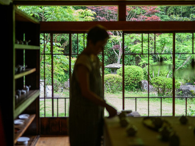 「夏椿」店主・恵藤 文さん。