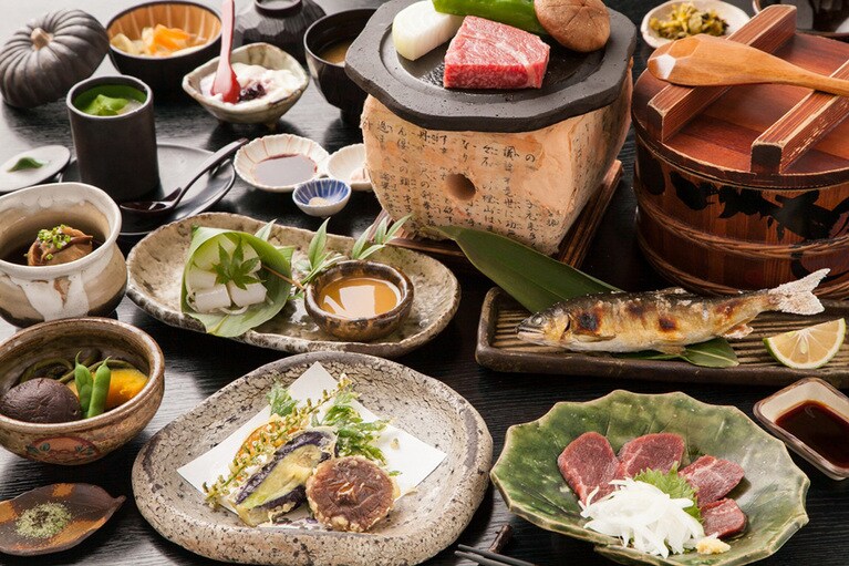 壁湯温泉 旅館 福元屋［大分／壁湯温泉］田舎会席の夕食。