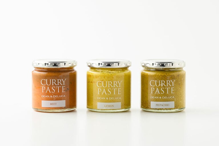 カレーペースト 各1,296円（220g）。左から：ビーツバターチキンカレー、レモンフィッシュカレー、ピスタチオコルマカレー。