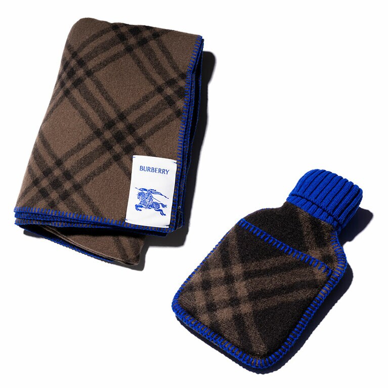 限定で販売されるブランケットと湯たんぽ。