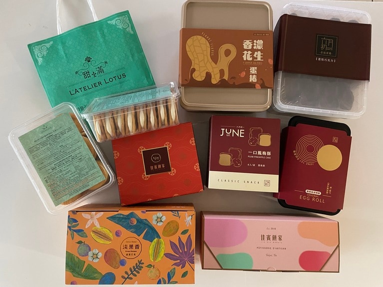 今回の取材で購入したお土産の数々。これだけの量を効率よく手に入れられるのが、永康街ならでは。