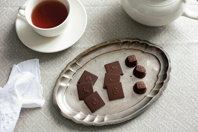 こだわりの生チョコレートを閉じ込めた贅沢な味わい。