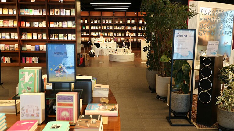 本のディスプレイの仕方も考えられている。