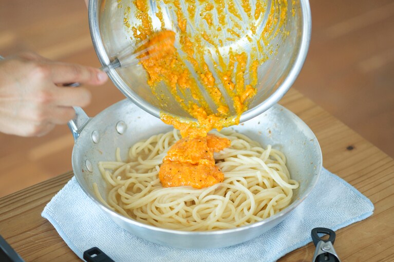 ボウルにソースがまだこびりついてる状態でOK。その理由は？