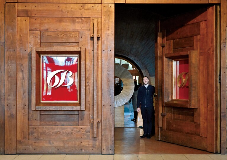 重厚感あふれるベラヴィスタのエントランス。