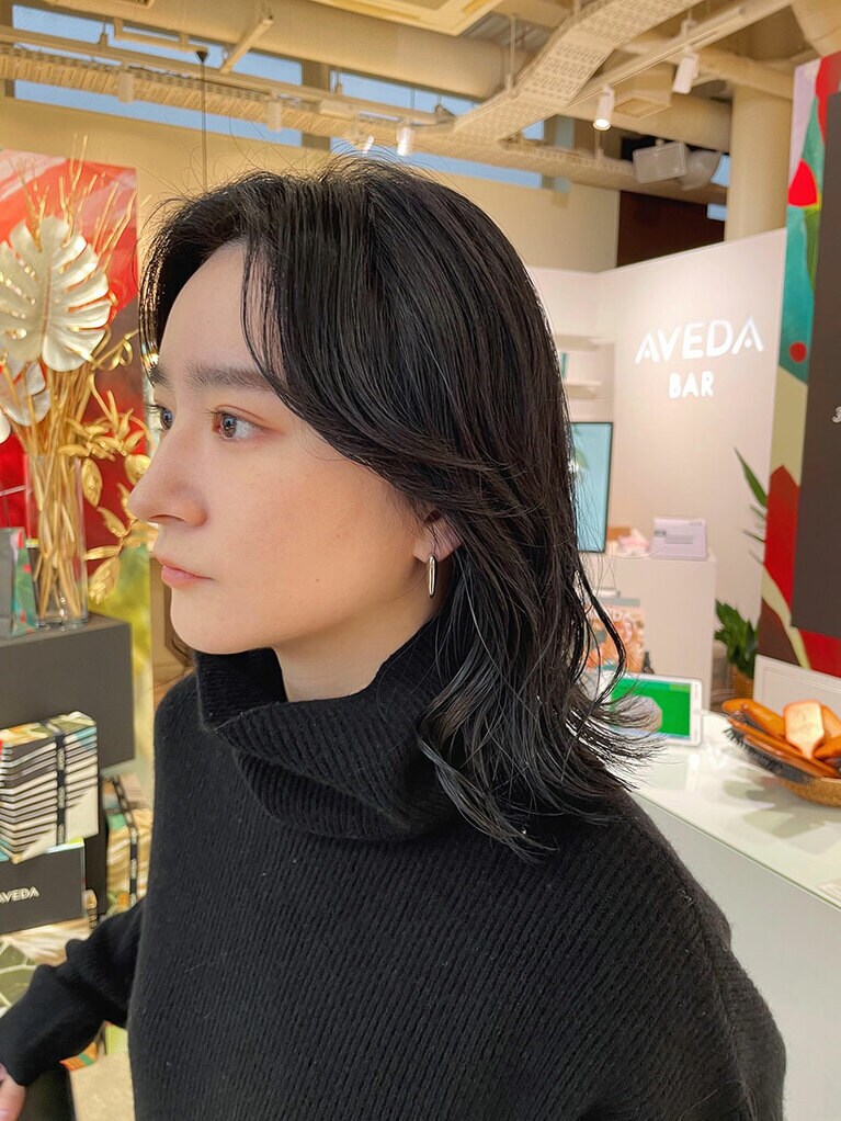 リラックスした雰囲気のミディアムレイヤー。