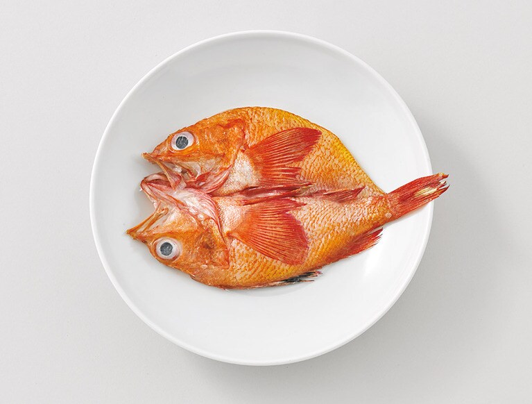 丸赤商店の「網走釣りきんきの開き」1枚 4,000～5,000円。