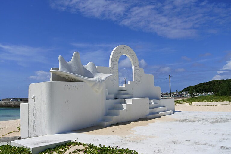 コロナ禍前はコンサートも開かれた茶花海岸。