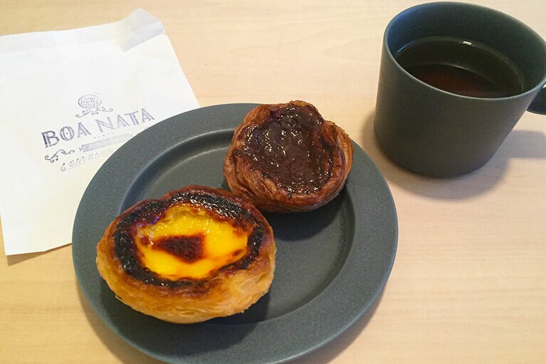 パステル・デ・ナタ 260円。チョコタルト 270円。