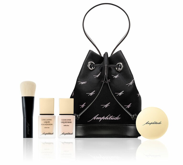 Amplitude ベースメイクキット b LL 全2種 各13,200 円(数量限定発売中)。