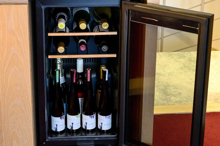 まるでレストランにいるような充実感でワインを味わえる。