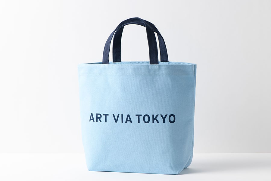 ［東京都美術館］「ART VIA TOKYO トートバッグ アイスブルー」2,970円。
