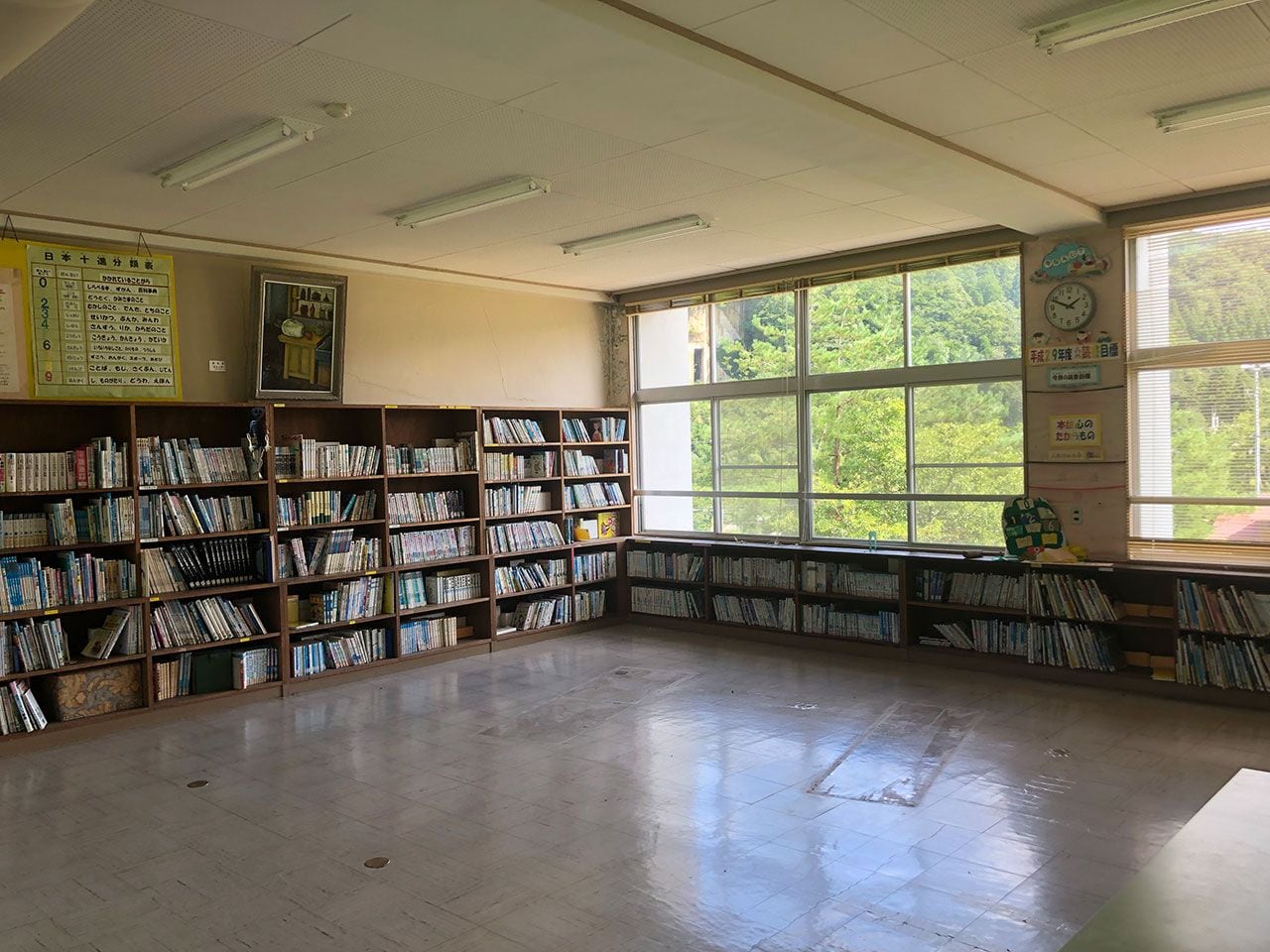 かつての小松市立旧西尾小学校 図書室