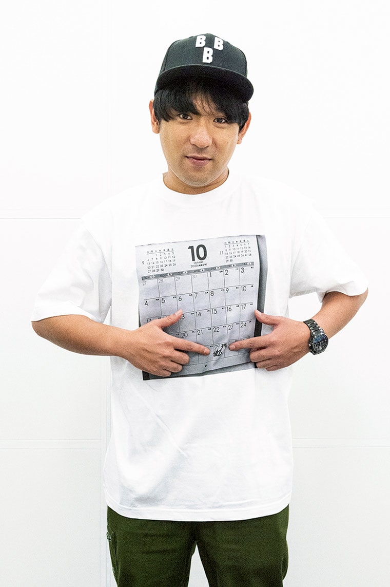 編集部からは、酒井さんの実家のカレンダーの写真(酒井さんの誕生日が書きこまれているもの)をプリントしたTシャツをプレゼント(詳細は、酒井さんのInstagram @ken ta_sakaiをチェック)！