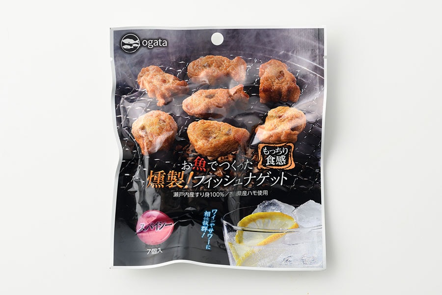 お魚でつくった燻製！ フィッシュナゲット スパイシー 322円(8g)。