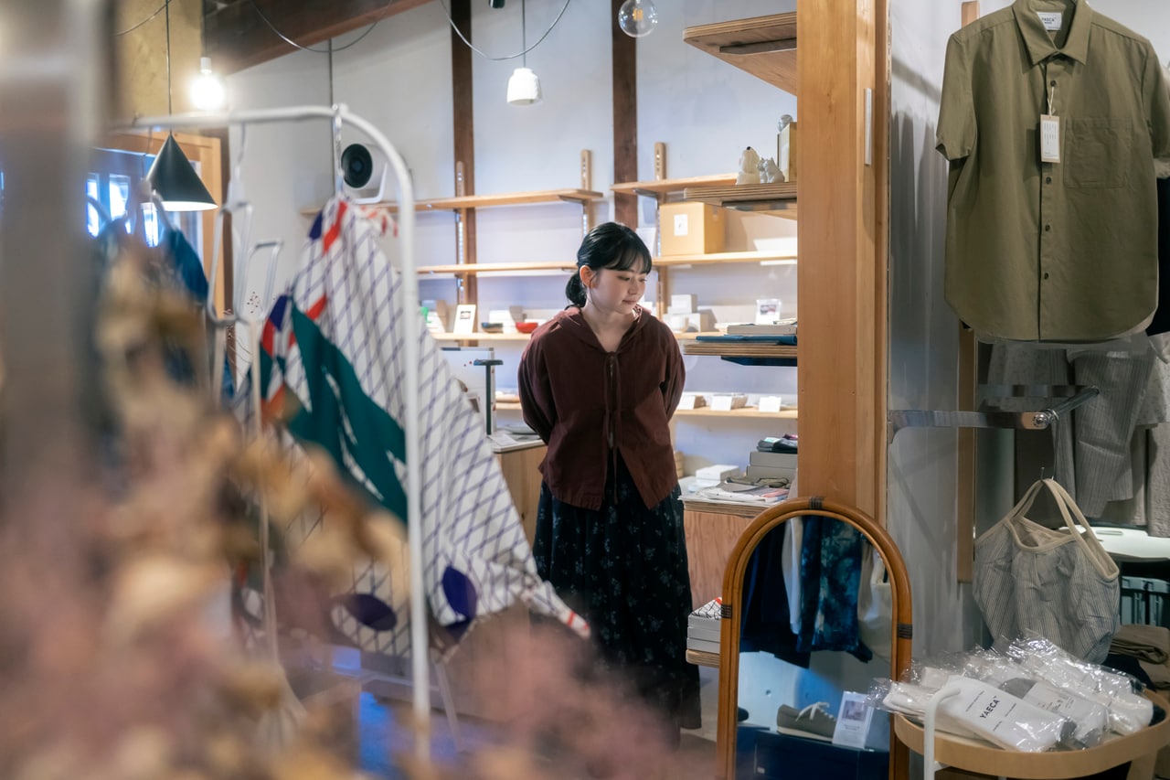 1階は入り口から歩き進めるごとに雑貨店、ファッションのセレクトショップ、本屋と姿を変える。