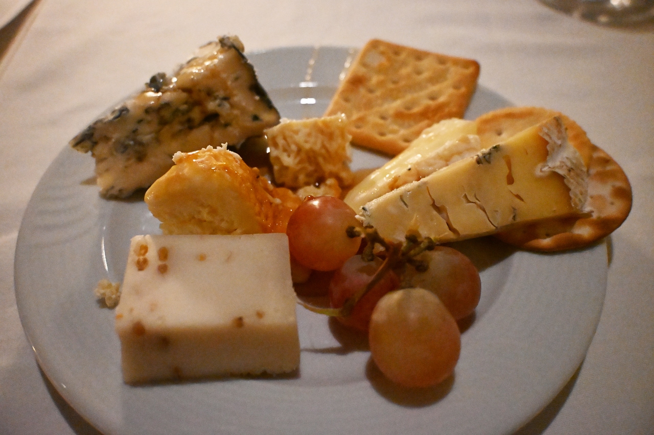 各チーズには説明書きが付き、新たな好みのチーズに出会ういい機会。