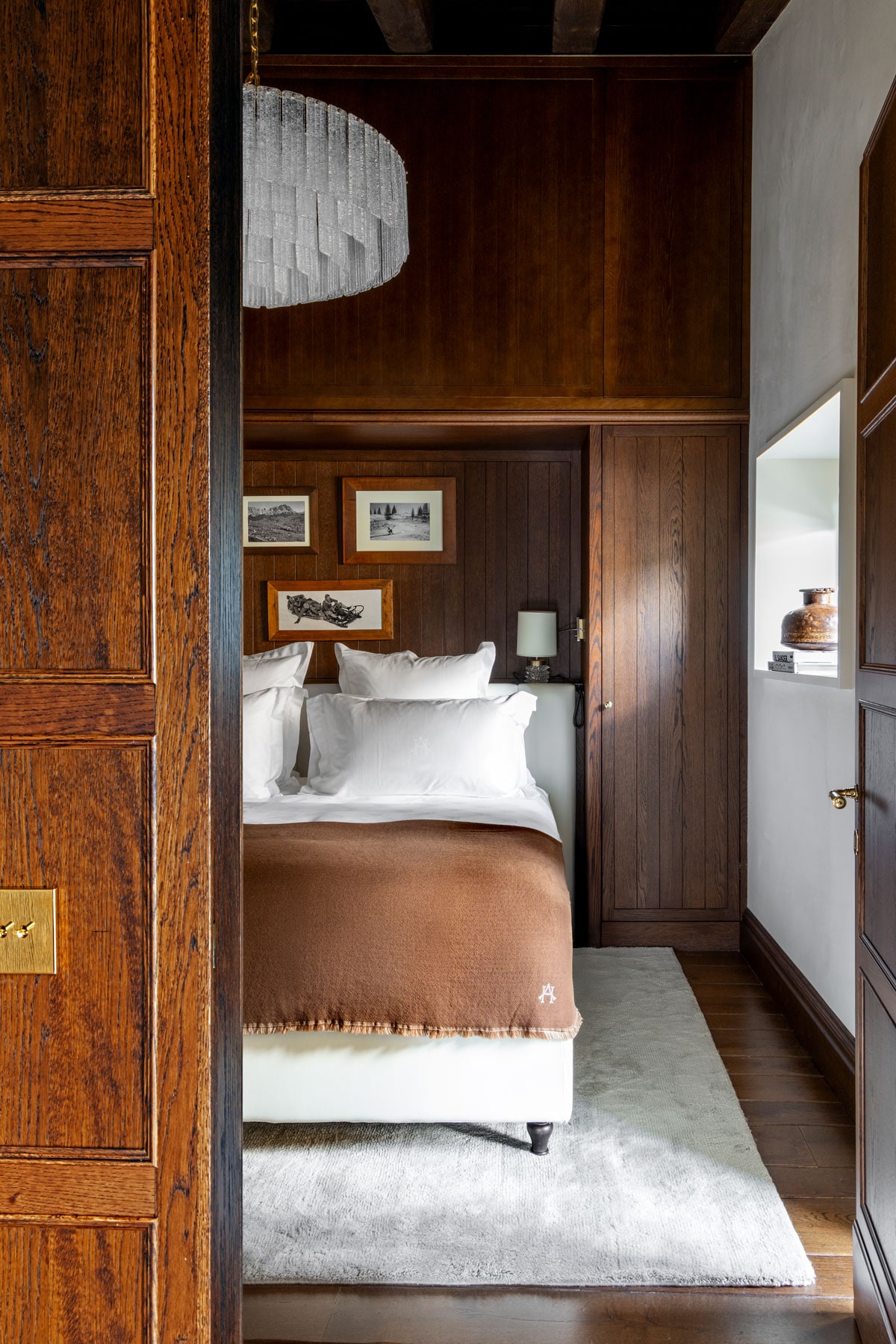 “アンコラ・スイート”。部屋にはコルティナの古い写真が飾られている。