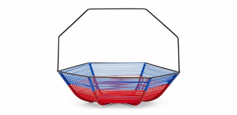 フルーツ バスケット(H9cm×W30cm×D26cm ハンドル15cm)19,000円／マルニ(マルニ フラワー カフェ)