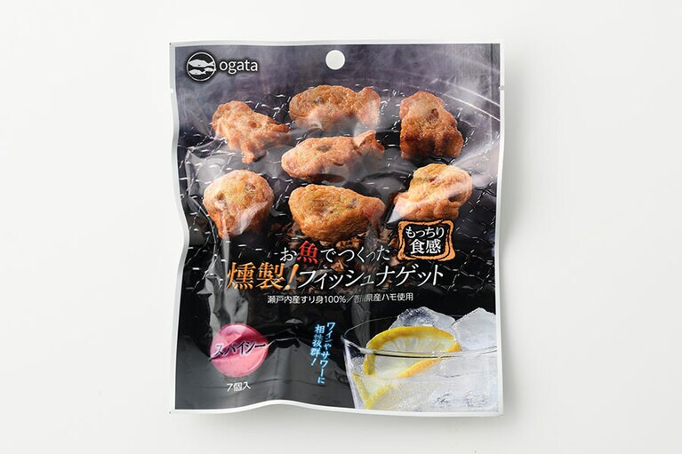 お魚でつくった燻製！ フィッシュナゲット スパイシー 322円(8g)。