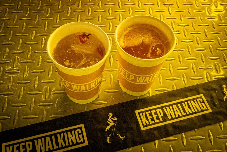 左から「THE WALKERS IN TOWN ハイボール – Sakura」、「ジョニースパイシーコーラハイボール」。