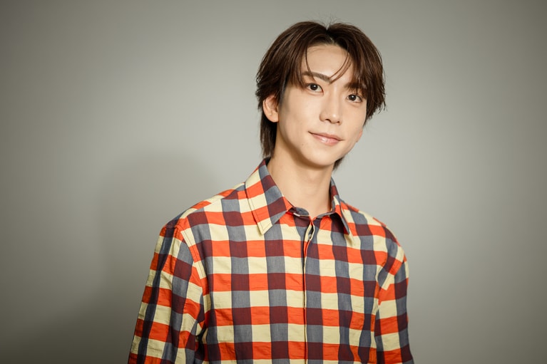 IMP.鈴木大河の“推し肌ケア”は朝晩のミルククレンジング。内側から溢れる美しさの秘訣は日々のメンテナンス