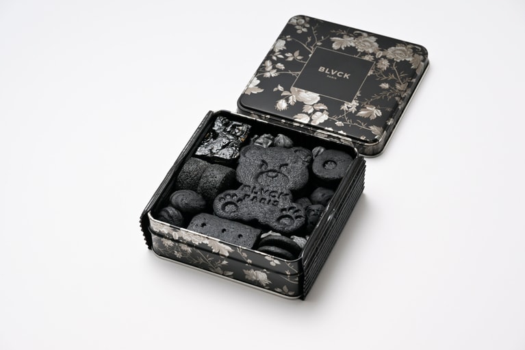 BLVCK PARIS／漆黒クッキー缶 4,320円。