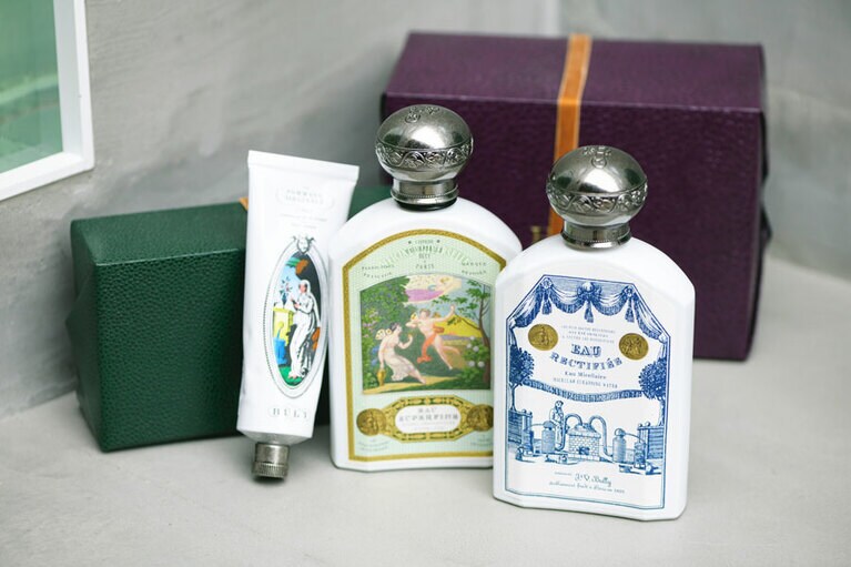 左からフェイシャルクリーム5,500円、スージングローション 4,800円、クレンジングウォーター 4,900円。