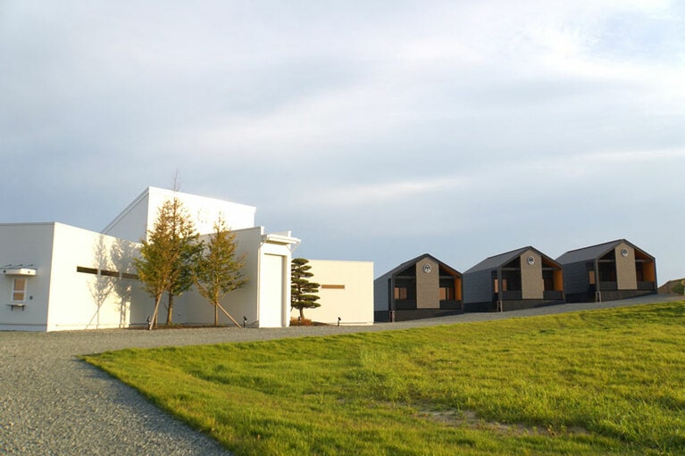 大津港横の小高い丘陵にある「ELEZO ESPRIT」。