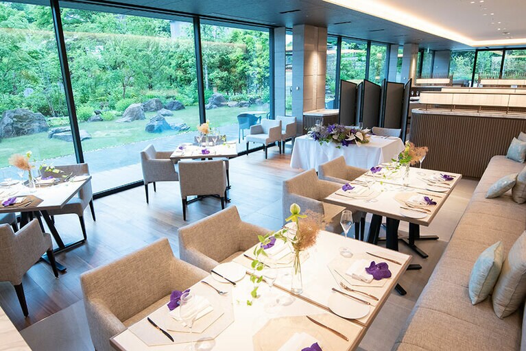 フランス料理「ヌーヴェル・エポック」で祝宴を。