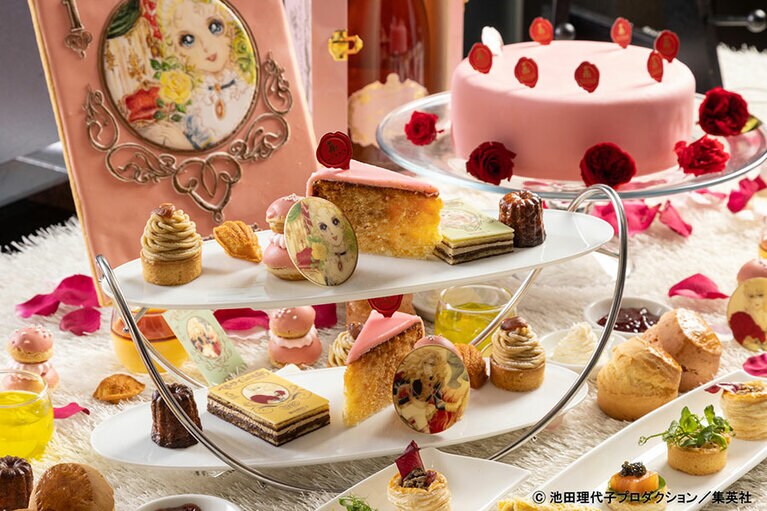 奥のピンク色のホールケーキが「マリー・アントワネットケーキ」。