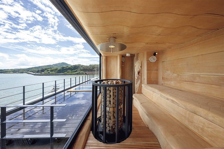 2階にある人気のグラヴィティサウナから見る景色は圧巻。（太良嶽温泉 蟹御殿　佐賀）