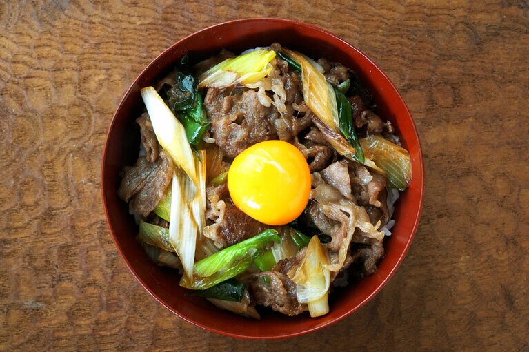 但馬牛と岩津ねぎのすき焼き丼。