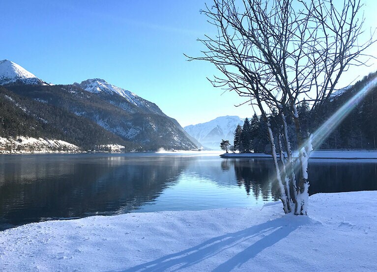 チロルのレイク・アーヘン。ここにも「きよしこの夜」ゆかりの小さな博物館がある。