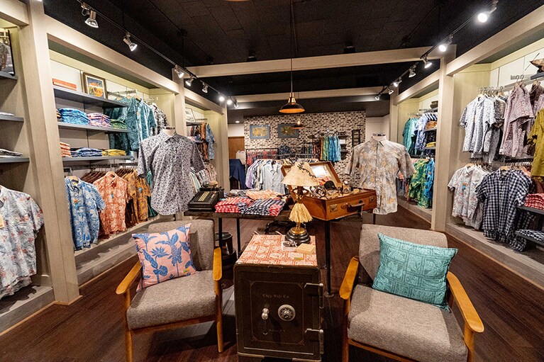 ダウンタウンにあるショップは、専門店ならではの品揃え。