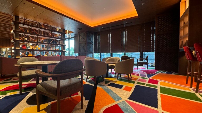 OMOベースにあるラウンジ。よく見るとカーペットが五反田の地図になっています。