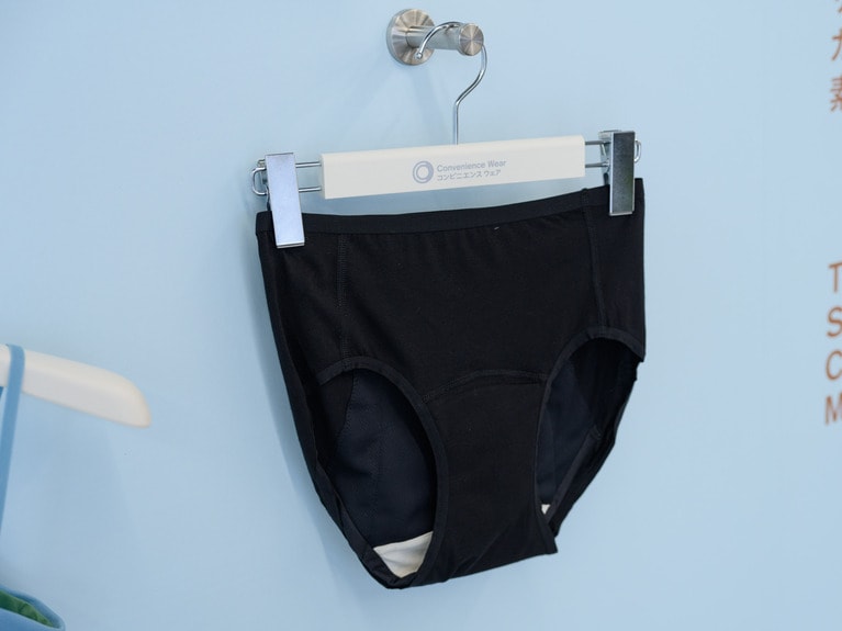 吸水サニタリーショーツ　1,998円／コンビニエンスウェア