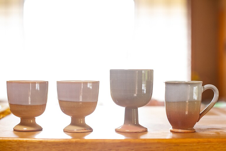 日常使いの器も、品よくやわらかな風情と温かみが感じられる。